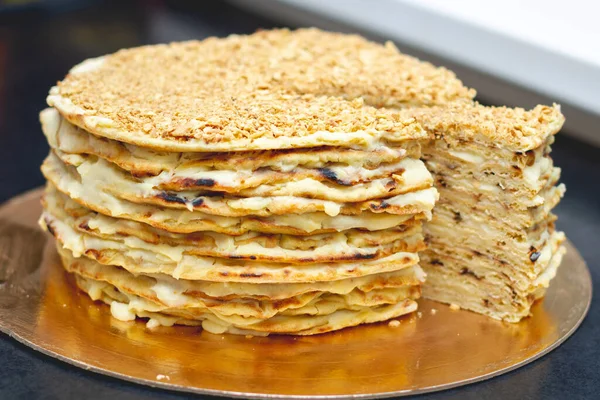 Layer Cake Cream Sprinkled Crumbs Black Table One Piece Pie — Stock Photo, Image