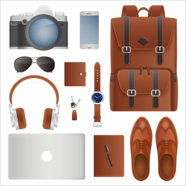 Şeyler iş veya seyahat ayarlayın. Gerçekçi illüstrasyon fotoğraf kamera, güneş gözlüğü, telefon, dizüstü bilgisayar, kulaklıklar, sırt çantası, kalem, defter, anahtarlar, izle, çanta, ayakkabılar. Vektör Illustration