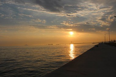 gemiler/İstanbul üzerinde gün batımı