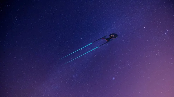 Bilim Kurgusal görüntü derin uzayda bir yıldız gemisi ve arka planda samanyolu. 16:9 Wallpeprer. Starship yazar tarafından tasarlanmıştır
