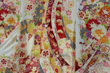 Japon kimono, Yukata giyim. Mavi ve beyaz renkler ve çiçekleri nedeni ile       