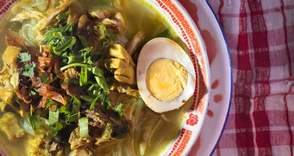 Soto Ayam Una Sopa Pollo Servida Con Verduras Arroz — Foto de Stock