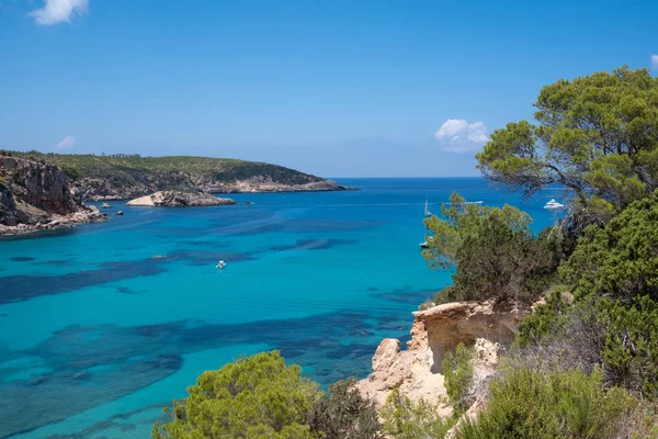 yukarıdan bir görünüm ibizia güneşli bir gün boyunca bir beautifil paradisiac Beach