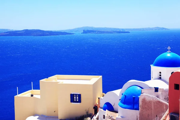 Sea and white houses with blue roofs of Santorini — Stock Photo, Image