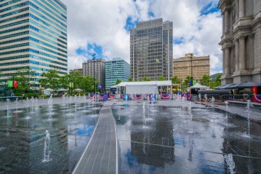 Çeşmeler Dilworth Park ve at Penn Square Philadelphia, Pennsylvania modern binalar.