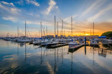 Canton, Baltimore, Maryland bir marina üzerinden günbatımı
