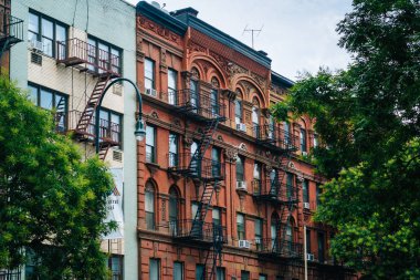 Tuğla konut East Village, Manhattan, New York şehir içinde.