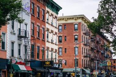 Bedford Avenue, Williamsburg, Brooklyn, New York City boyunca işletmeler.