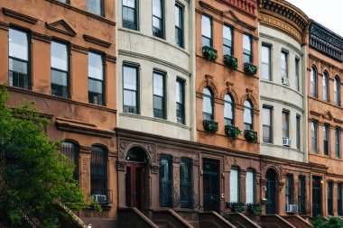Harlem, Manhattan, New York City renkli satır evlerde.