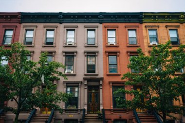 Harlem, Manhattan, New York City renkli satır evlerde.