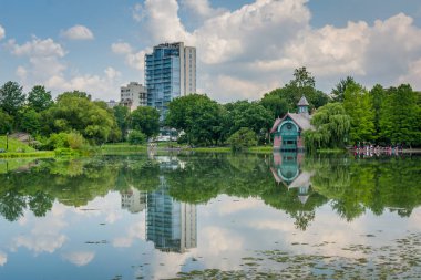 Central Park'ta, Manhattan, New York'un Harlem Meer