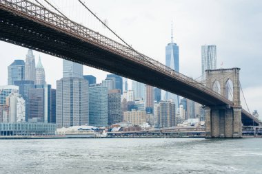 Dumbo, Brooklyn, New York City görülen Brooklyn Köprüsü ve Manhattan manzarası,