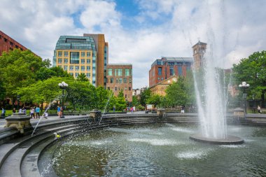 Washington Square Park Manhattan, New York City Greenwich'te çeşmede.