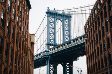 Washington Street ve Manhattan Bridge, Dumbo, Brooklyn, New York City.