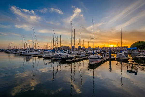 Pôr Sol Sobre Uma Marina Cantão Baltimore Maryland — Fotografia de Stock