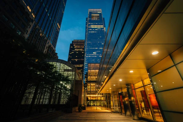 Walkway Modern Buildings Night Philadelphia Pennsylvania — Stock Photo, Image