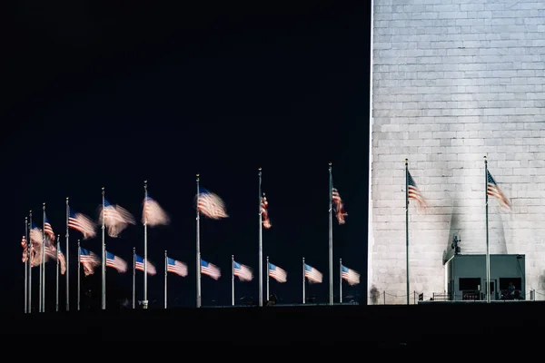 Amerikaanse Vlaggen Washington Monument Bij Nacht Washington — Stockfoto