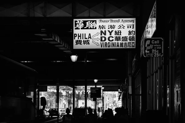 Chinatown Autobús Signos Filadelfia Pennsylvania —  Fotos de Stock