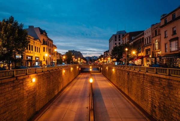 Connecticut Avenue při západu slunce, na Dupont Circle ve Washingtonu, D — Stock fotografie