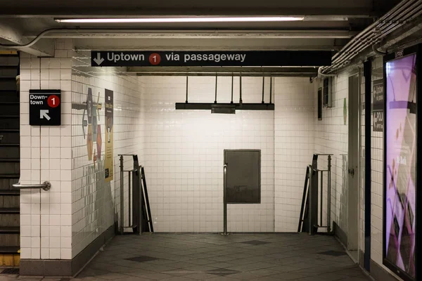 Corredor na estação de metrô Columbus Circle, em Nova York — Fotografia de Stock