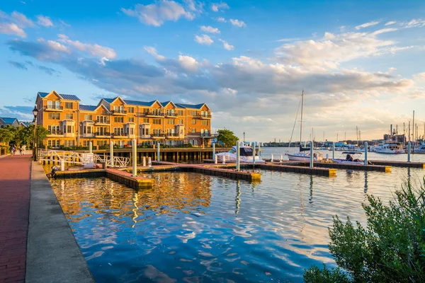 Docks Und Eigentumswohnungen Wasser Canton Baltimore Maryland — Stockfoto