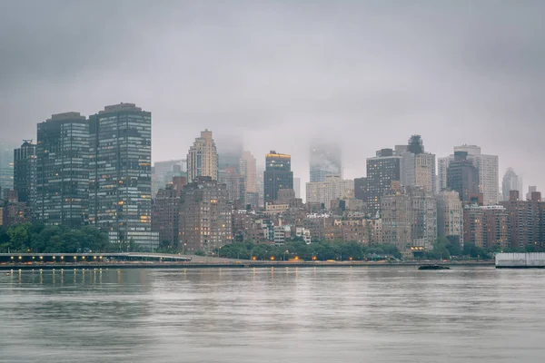 Vista Nebulosa Horizonte Manhattan Partir Gantry Plaza State Park Long — Fotografia de Stock