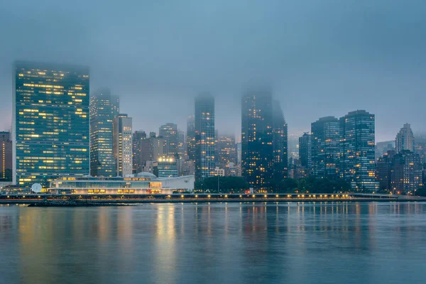 Foggy View Manhattan Skyline Gantry Plaza State Park Long Island — Stock Photo, Image