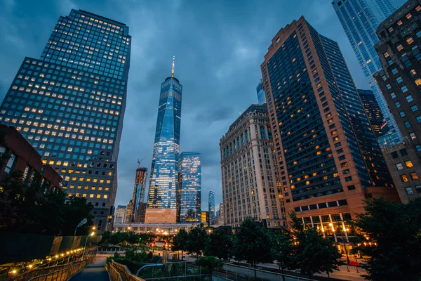 World Trade Center Dan Bangunan Sepanjang West Street Pada Malam — Stok Foto