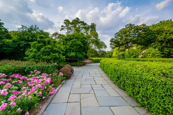 Loopbrug Bloemen Bij Conservatory Garden Central Park Manhattan New York — Stockfoto