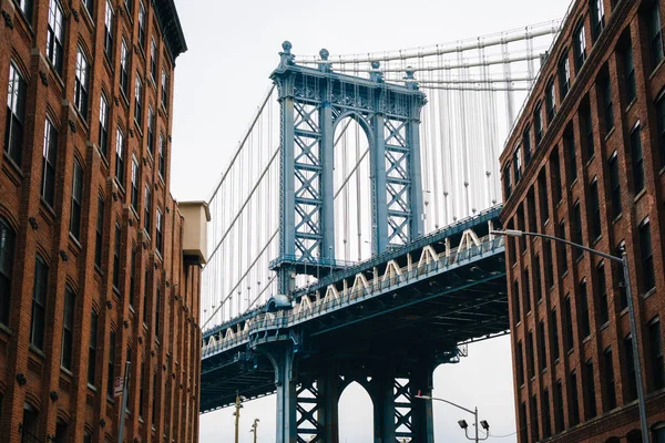 华盛顿街和曼哈顿大桥 在纽约布鲁克林区 — 图库照片
