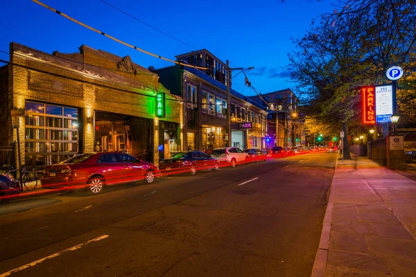 Crown Street Der Nacht Der Innenstadt Von New Port Connecticut — Stockfoto