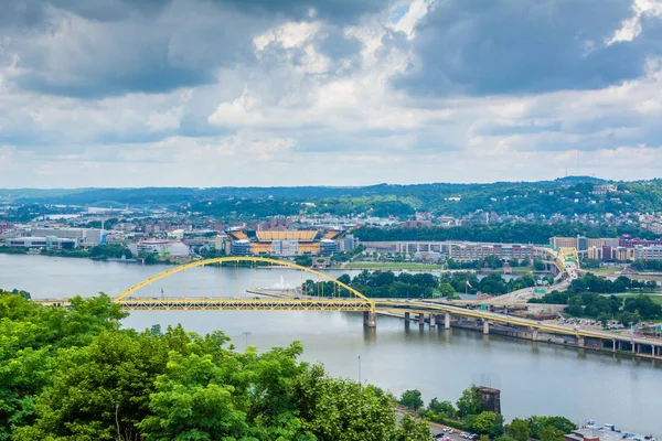 Fort Pitt Bridge, em Pittsburgh, Pensilvânia — Fotografia de Stock