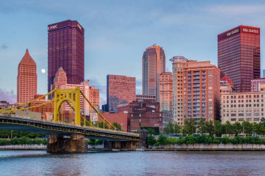 Pittsburgh, Pennsylvania manzarası günbatımı ışığı