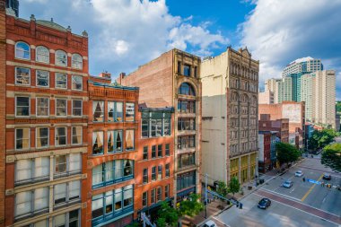 Şehir Pittsburgh, Pennsylvania Liberty Avenue boyunca binalar görünümünü