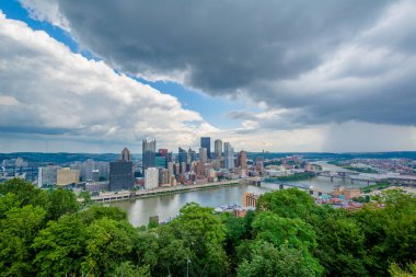 Pittsburgh manzarası ve Monongahela nehirden Mount Washington, Pittsburgh, Pennsylvania görünümü