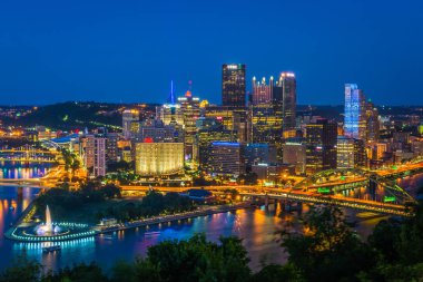 Washington Dağı, Pittsburgh, Pennsylvania, gece, Pittsburgh manzarası görünümünü.