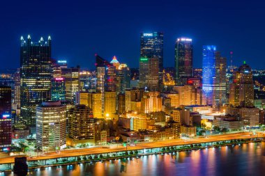 Washington Dağı, Pittsburgh, Pennsylvania, gece, Pittsburgh manzarası görünümünü.