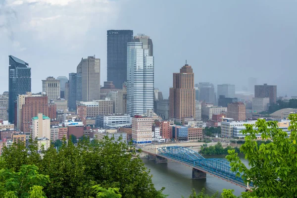 匹兹堡地平线和蒙农加希拉河的暴风雨的看法 从登上华盛顿 在匹兹堡 宾夕法尼亚州 — 图库照片