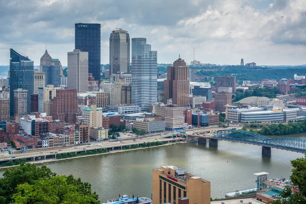 匹兹堡天际线和蒙农加希拉河 在匹兹堡 宾夕法尼亚州的看法 — 图库照片