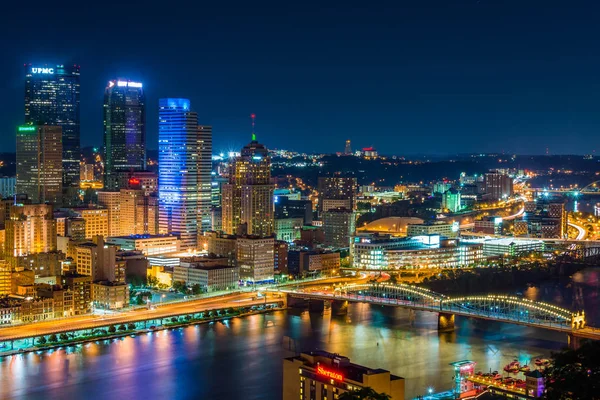 在夜间匹兹堡天际线的看法 从登上华盛顿 匹兹堡 宾夕法尼亚州 — 图库照片