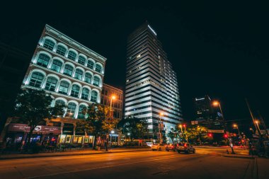 Pratt caddesindeki gece, Baltimore, Maryland