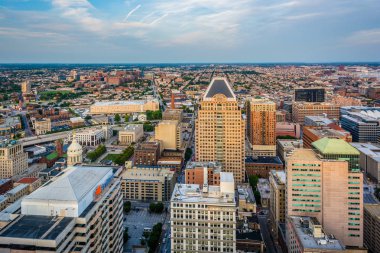 Şehir merkezinde Baltimore, Maryland görünümünü akşam