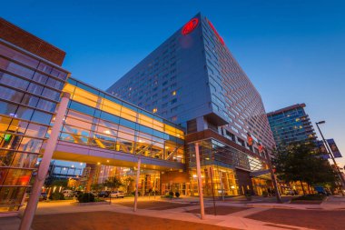 Gece şehir Baltimore, Maryland modern binalar