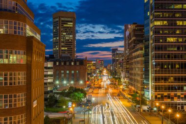 Pratt Street, Inner Harbor, Baltimore, Maryland gece görünümü