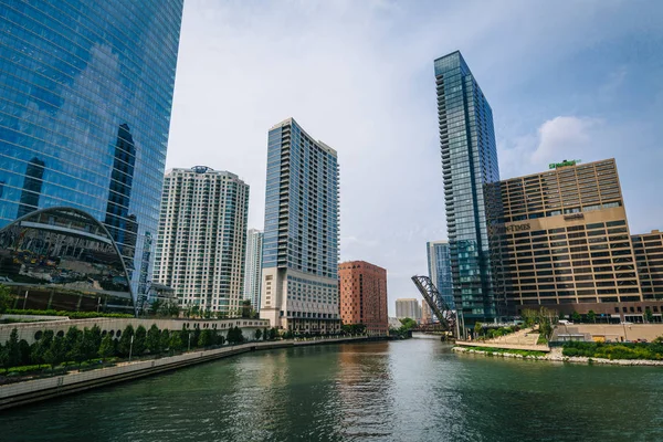 Moderna Byggnader Längs Chicago River Chicago Illinois — Stockfoto