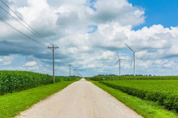 道路や農村にインディアナ州で風車 — ストック写真