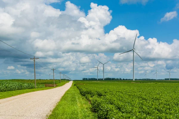 道路や農村にインディアナ州で風車 — ストック写真