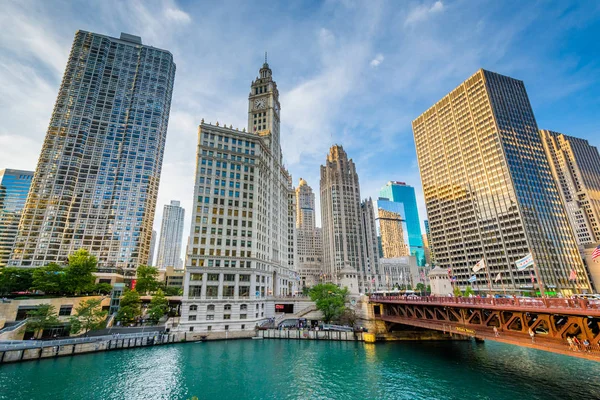 Skyscrapers Chicago River Chicago Illinois — Stock Photo, Image