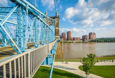 John A. Roebling asma Smale Riverfront Park, Cincinnati, Ohio Marnixkade köprü,.