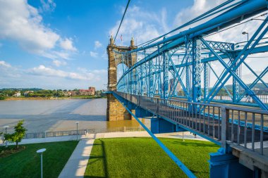 John A. Roebling asma Smale Riverfront Park, Cincinnati, Ohio Marnixkade köprü,.